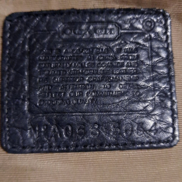 Coach Hampton IV Pebbled Leather Black - Picture 3 of 12